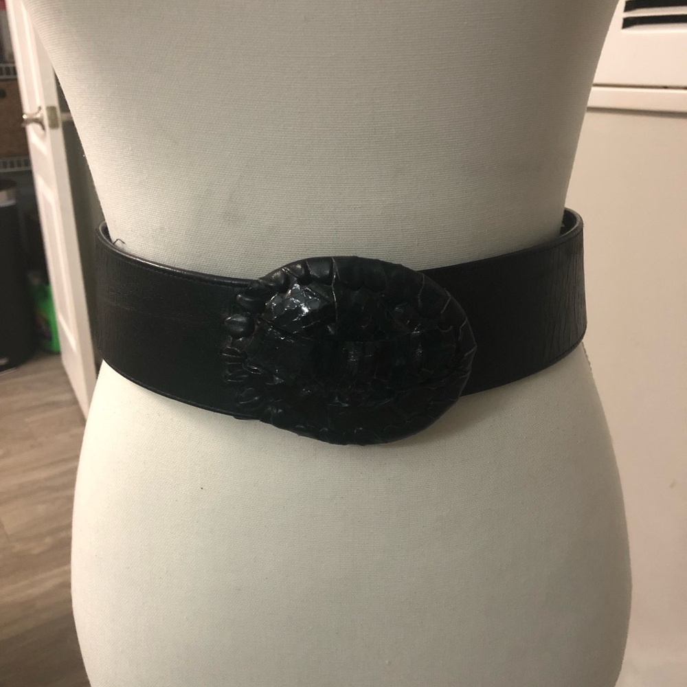 Vintage Wide 70’s Women’s Medium Genuine Leather Black Belt Croc Embossed Buckle